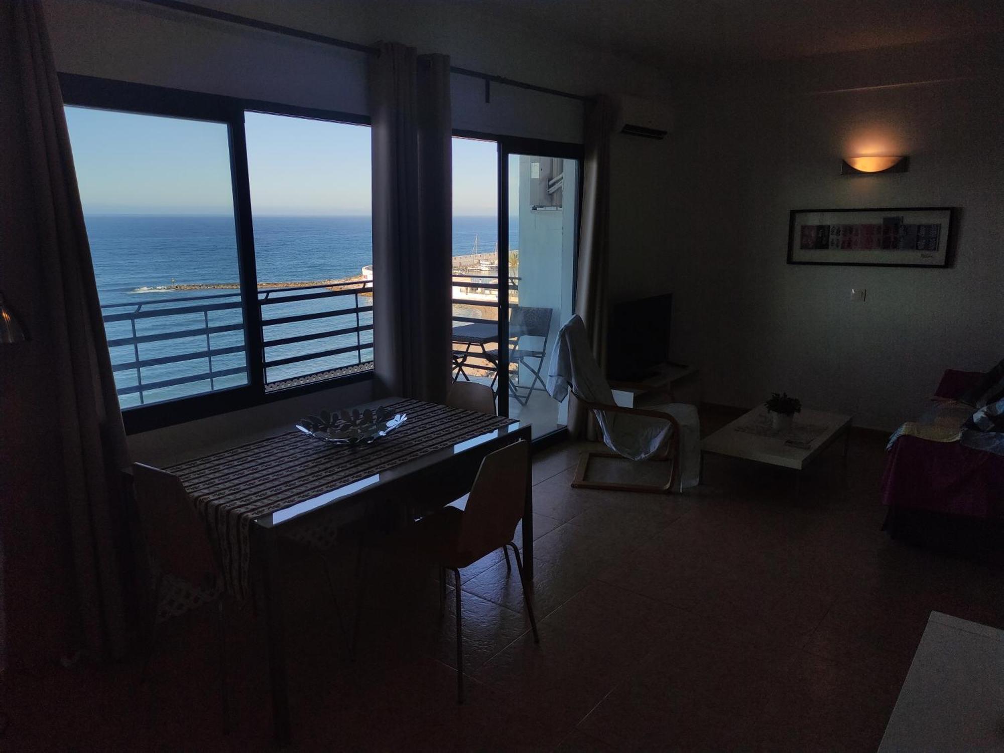 In First Line Apto 6-6 Apartment